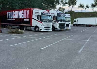  Truck Parking Cesar Palace Parking poids lourd Lyon Truck Parking Grenay espace de stationnement près de Lyon stationnement sécurisé Truck parking ouvert 24h/24 et 7j/7 parking est entièrement clôturé Parking routier douches et toilettes Parking privé poids lourds Parking poids lourd sécurisé Lyon