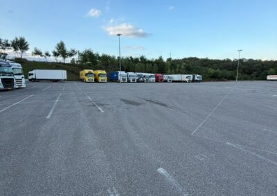  Truck Parking Cesar Palace Parking poids lourd Lyon Truck Parking Grenay espace de stationnement près de Lyon stationnement sécurisé Truck parking ouvert 24h/24 et 7j/7 parking est entièrement clôturé Parking routier douches et toilettes Parking privé poids lourds Parking poids lourd sécurisé Lyon